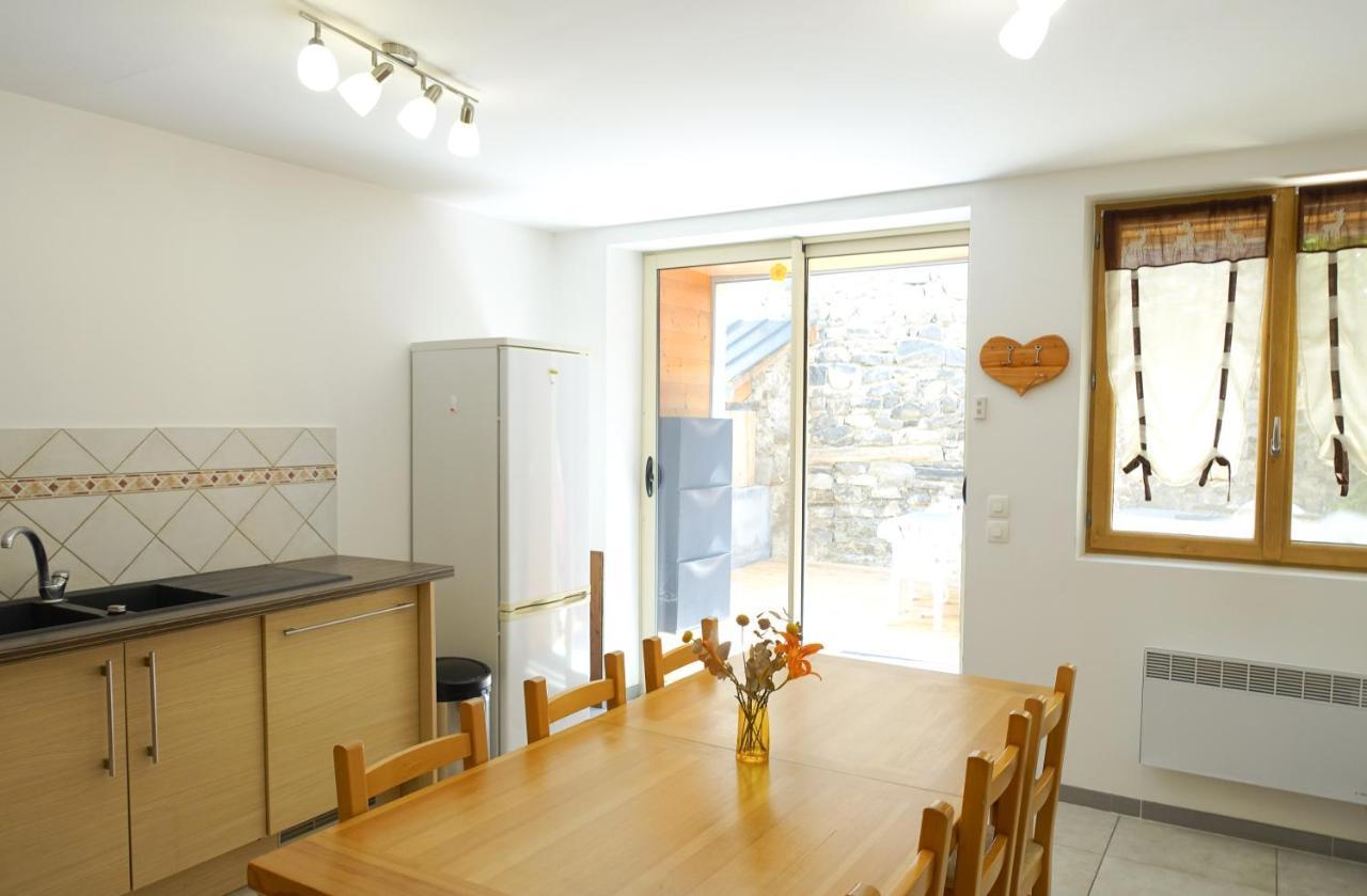 Appartement Spacieux Avec Terrasse Saint-André-dʼEmbrun Eksteriør billede